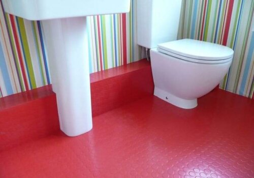 rubber-floor-tiles-restroom
